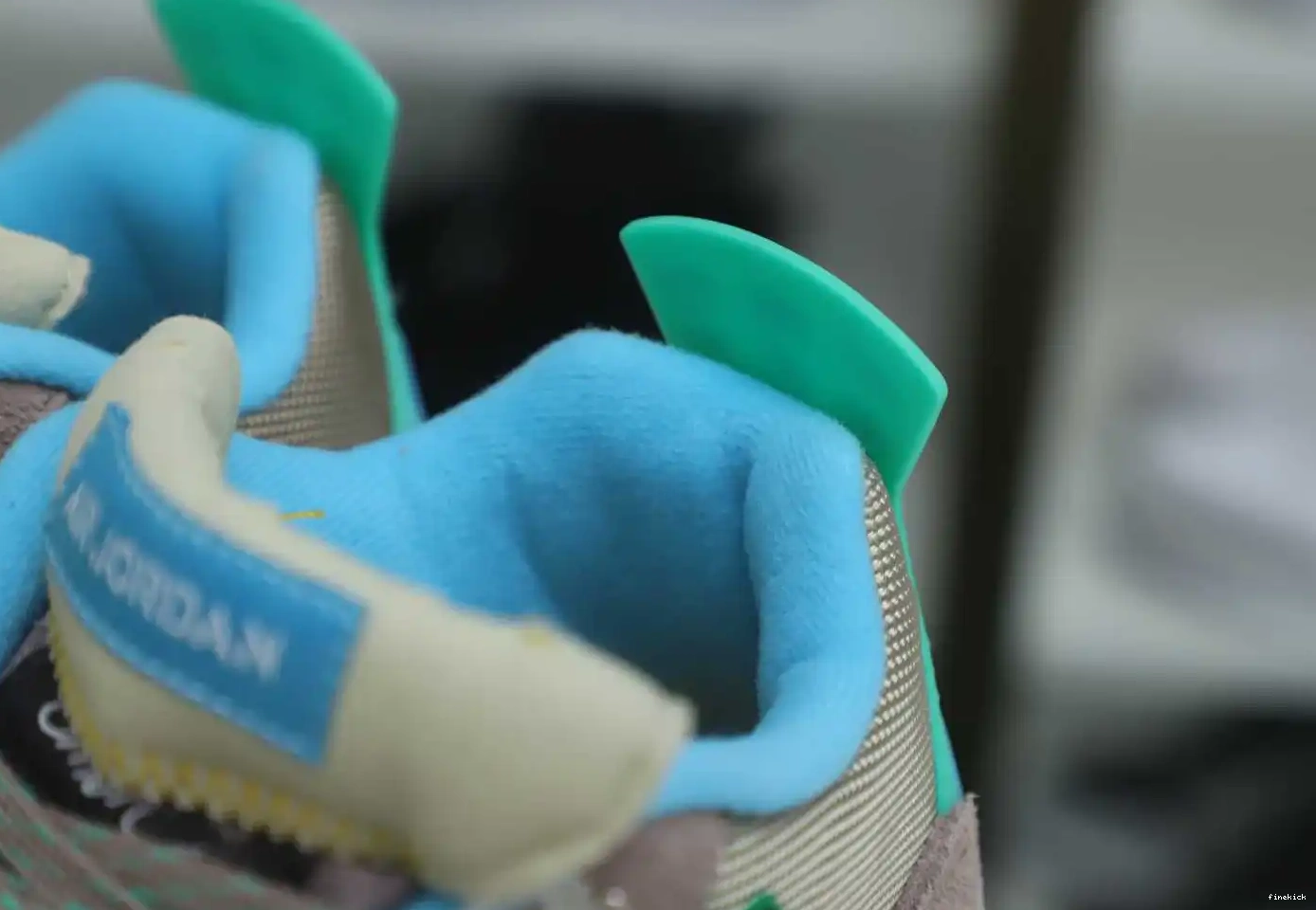 LA RETRO 'TAUPE AIR HAZE' JORDAN 4 X UNION 0519